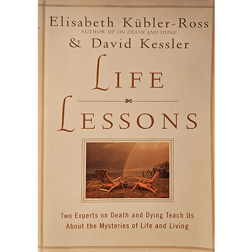 The cover of Life Lessons features two empty lounge chairs facing a sunset, evoking reflection and peace. Elisabeth Kübler-Ross and David Kessler offer wisdom on life through the lens of death.